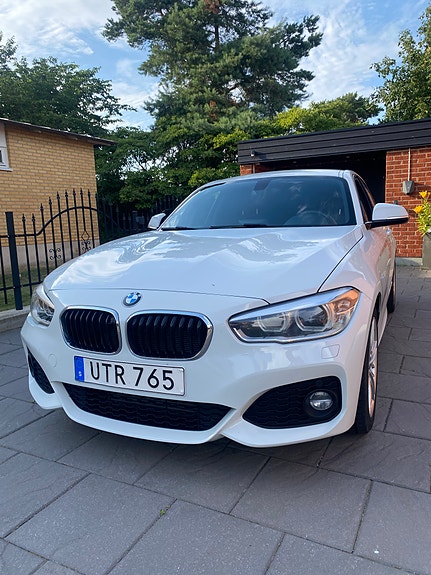 BMW 118i 2 of 5
