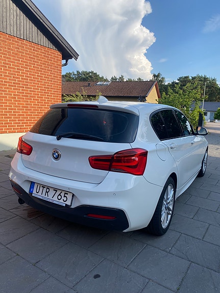 BMW 118i 4 of 5