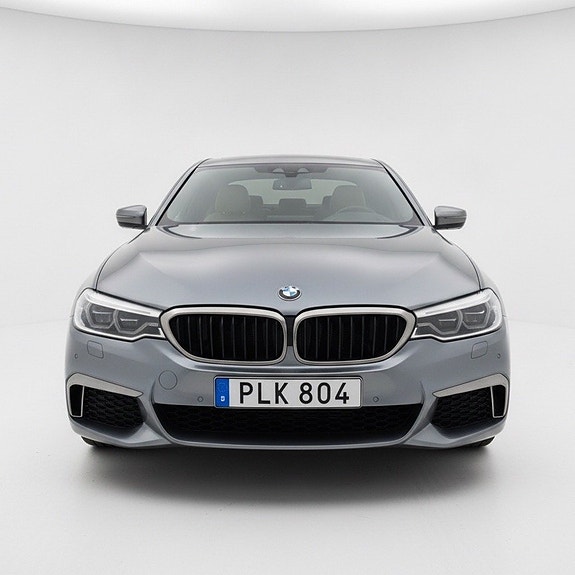 BMW M550i 4 of 5