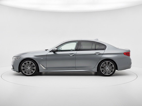 BMW M550i 3 of 5