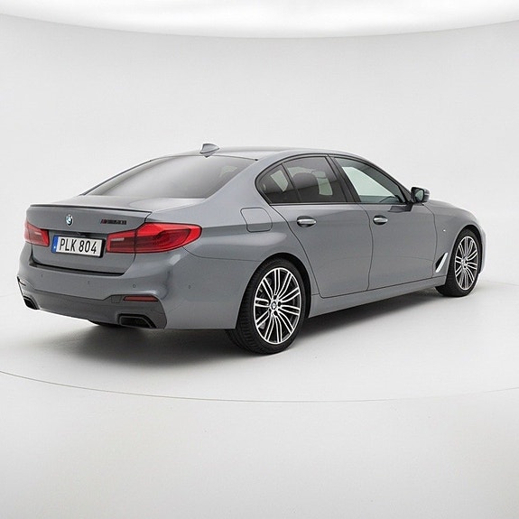 BMW M550i 2 of 5