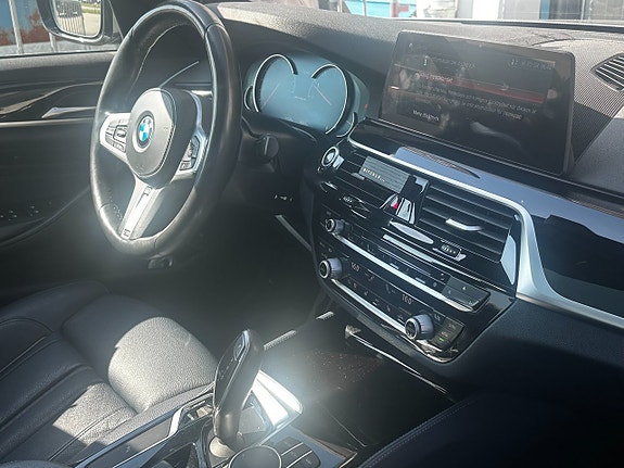BMW M550i 10 of 22