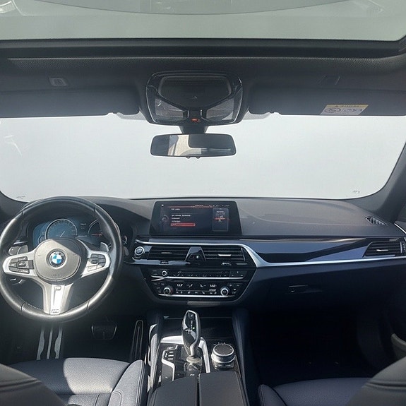 BMW M550i 6 of 22
