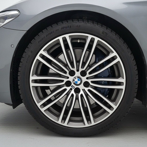 BMW M550i 5 of 5