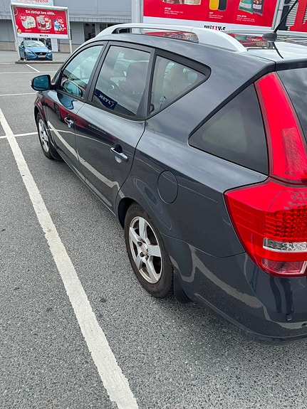 Kia Ceed 2 of 5