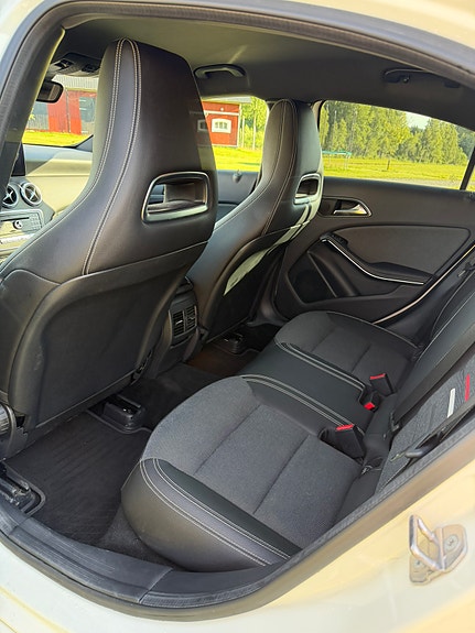 Mercedes-Benz A200 d 3 of 5