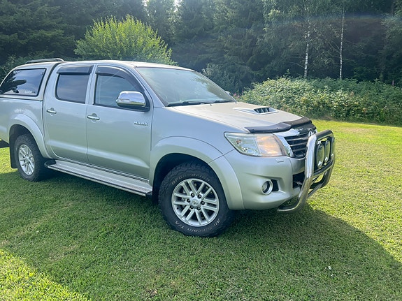 Toyota HiLux 3 of 5