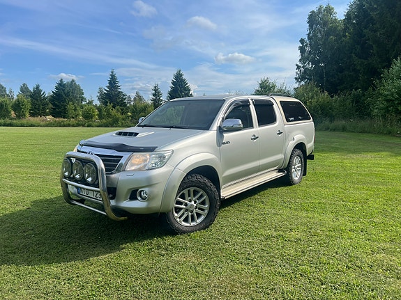 Toyota HiLux 2 of 5