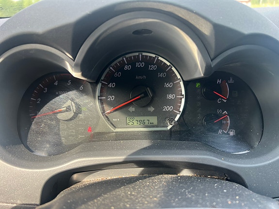 Toyota HiLux 8 of 8
