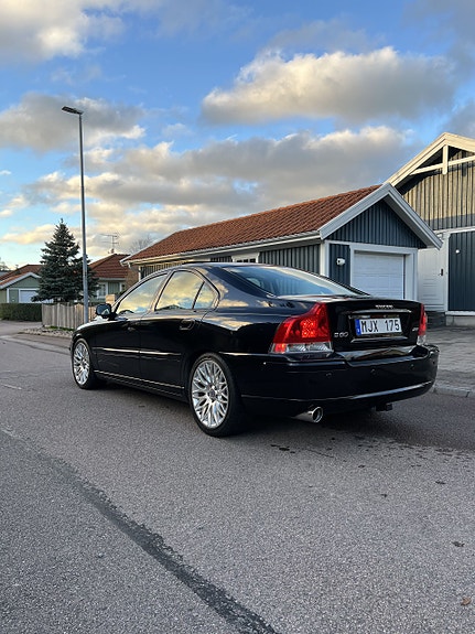 Volvo S60 2 of 5