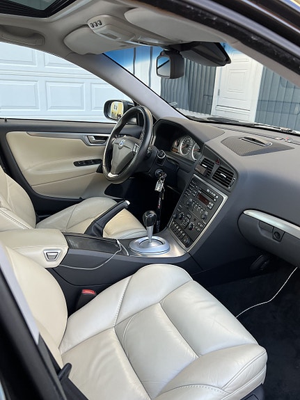 Volvo S60 4 of 5