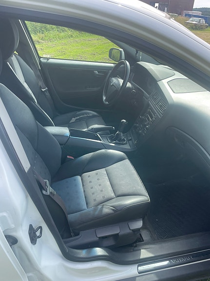 Volvo S60 4 of 5