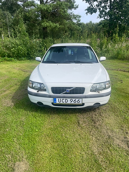 Volvo S60 2 of 5