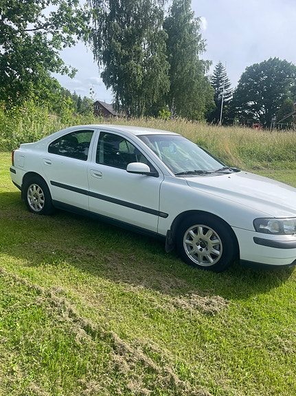 Volvo S60 3 of 5