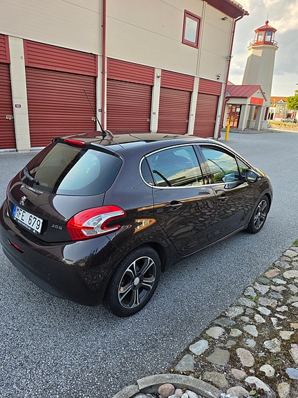 Peugeot 208 5 of 5