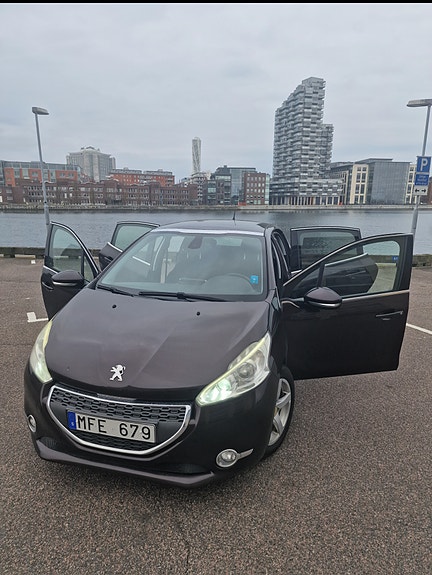 Peugeot 208 13 of 17