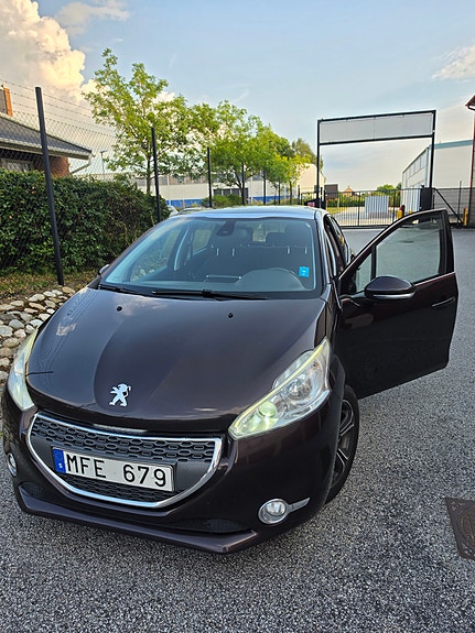 Peugeot 208 9 of 17