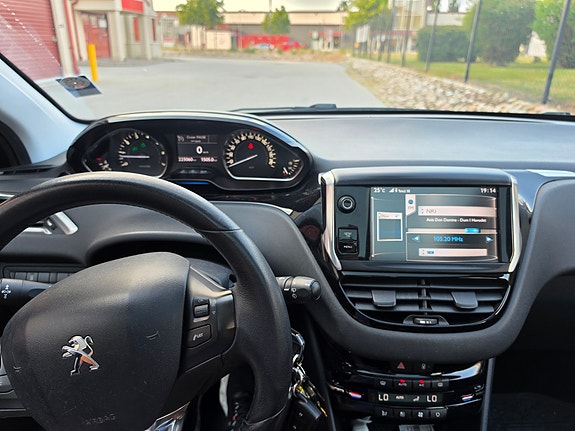 Peugeot 208 12 of 17