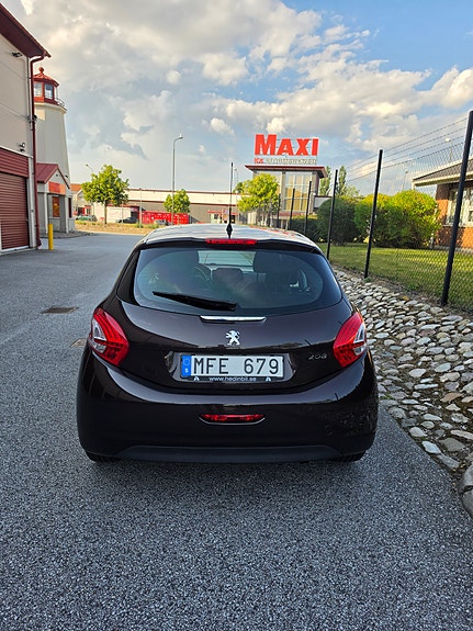 Peugeot 208 6 of 17