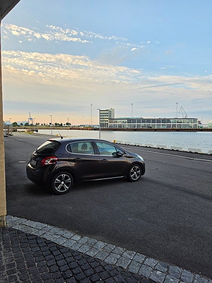 Peugeot 208 14 of 17