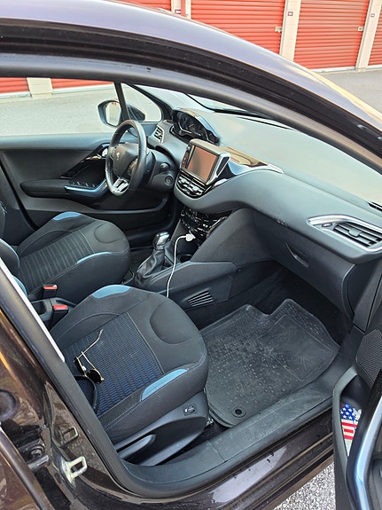 Peugeot 208 7 of 17