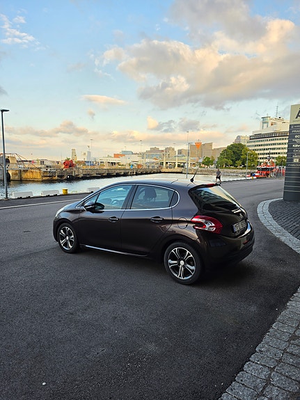 Peugeot 208 15 of 17