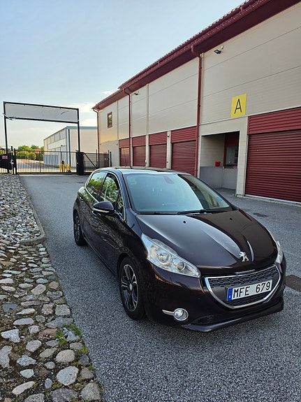 Peugeot 208 4 of 5