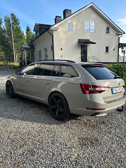 Skoda Superb 3 of 5
