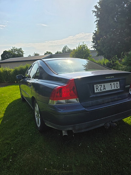 Volvo S60 4 of 5