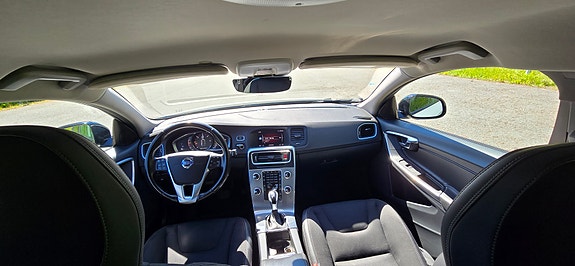 Volvo V60 Cross Country 3 of 5