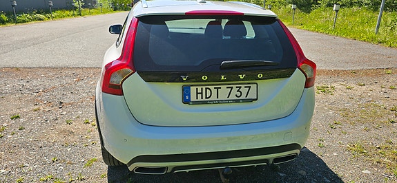 Volvo V60 Cross Country 4 of 5
