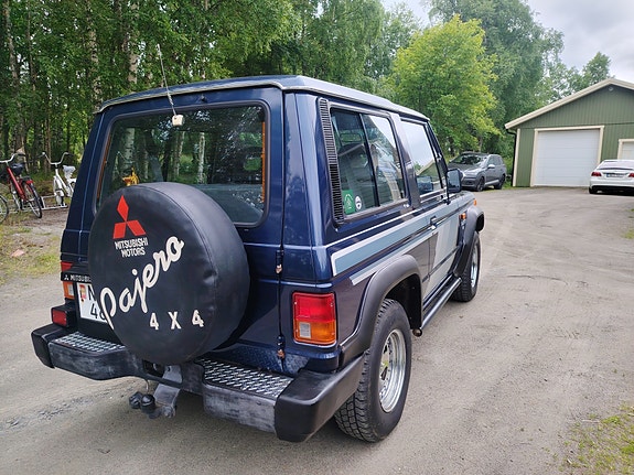 Mitsubishi Pajero 2 of 5