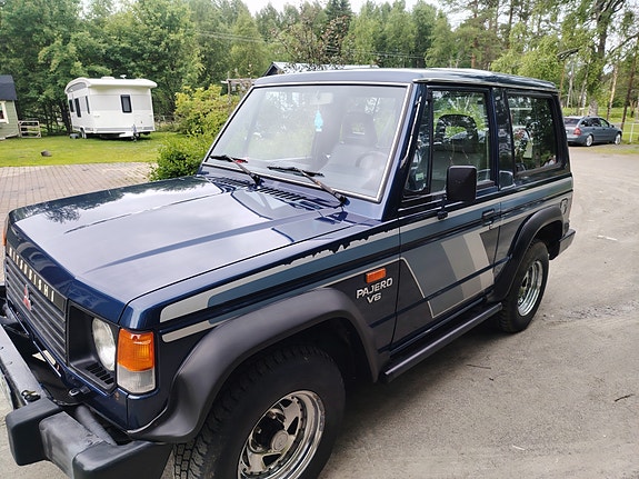 Mitsubishi Pajero 4 of 5