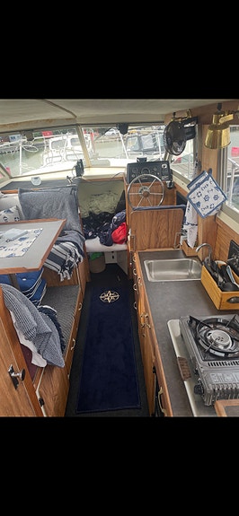 Carver Santa Cruz 26 Flybridge 4 of 11