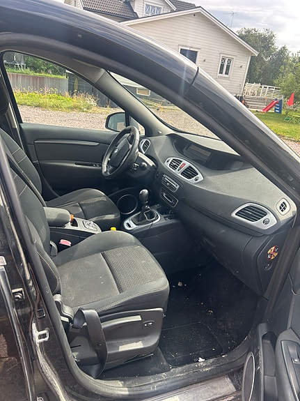 Renault Grand Scenic III 4 of 5