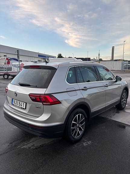 Volkswagen Tiguan 3 of 3