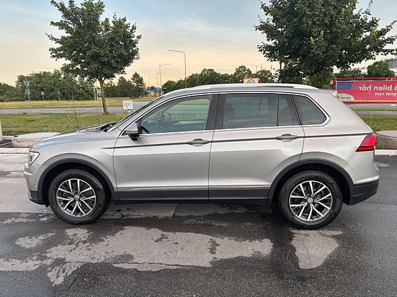 Volkswagen Tiguan 2 of 3