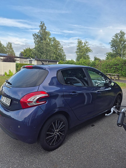 Peugeot 208 3 of 5