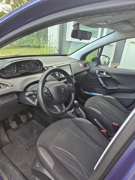 Peugeot 208 5 of 5