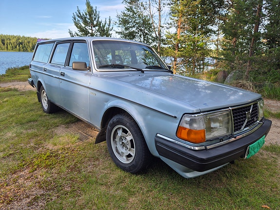 Volvo 245 3 of 5