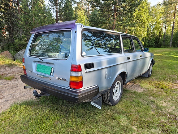 Volvo 245 4 of 5