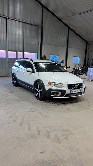 Volvo XC70 2 of 8