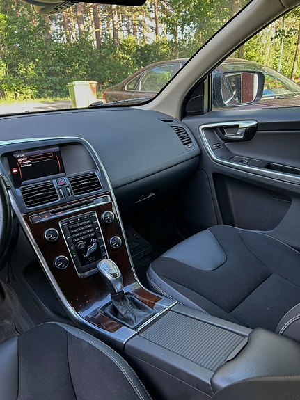 Volvo XC60 6 of 12