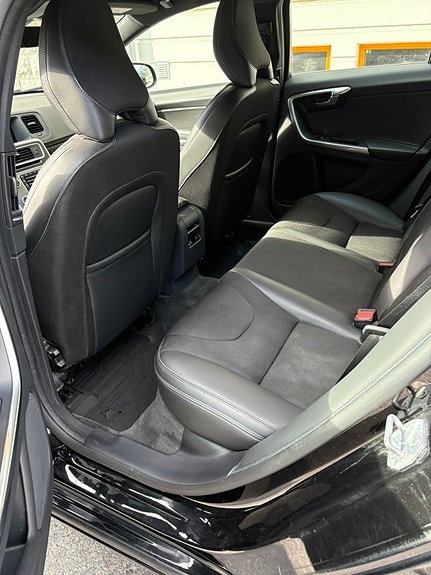 Volvo V60 3 of 5