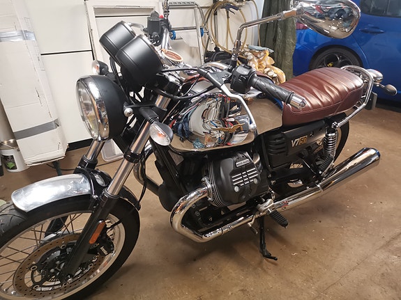 Moto Guzzi V7 III 3 of 4