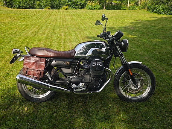 Moto Guzzi V7 III 2 of 4