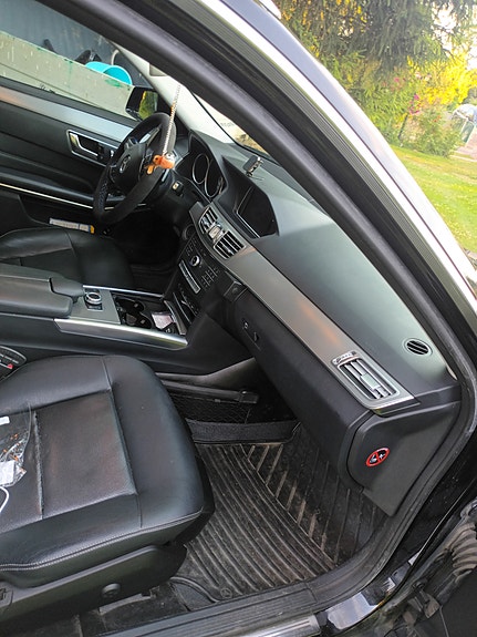 Mercedes-Benz E220 6 of 13