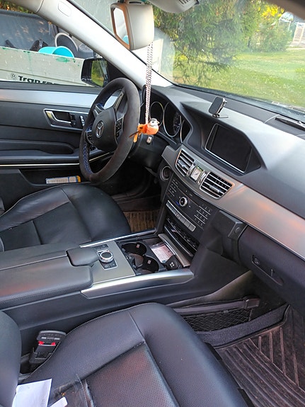 Mercedes-Benz E220 5 of 13