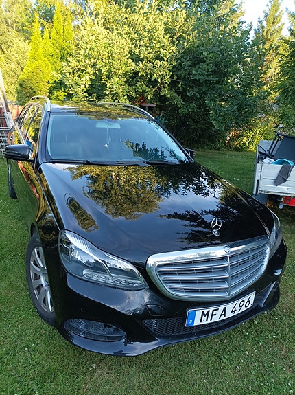 Mercedes-Benz E220 3 of 13