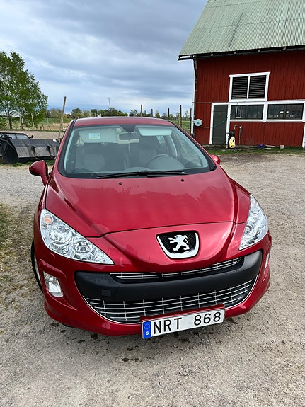 Peugeot 308 2 of 5